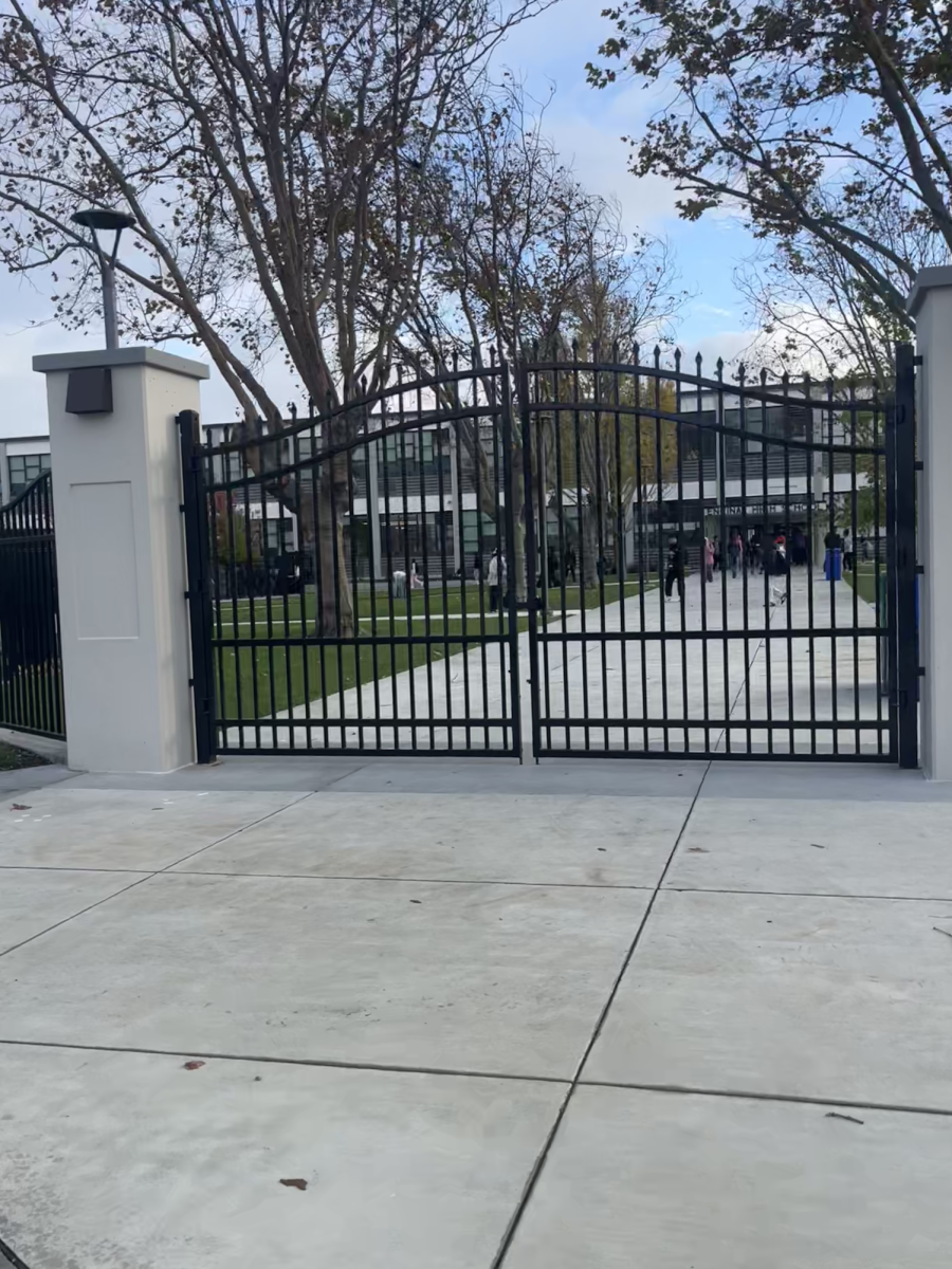 Encinal recieved a new front gate in the fall of 2025. The construction of the gate was completed before school started in August.