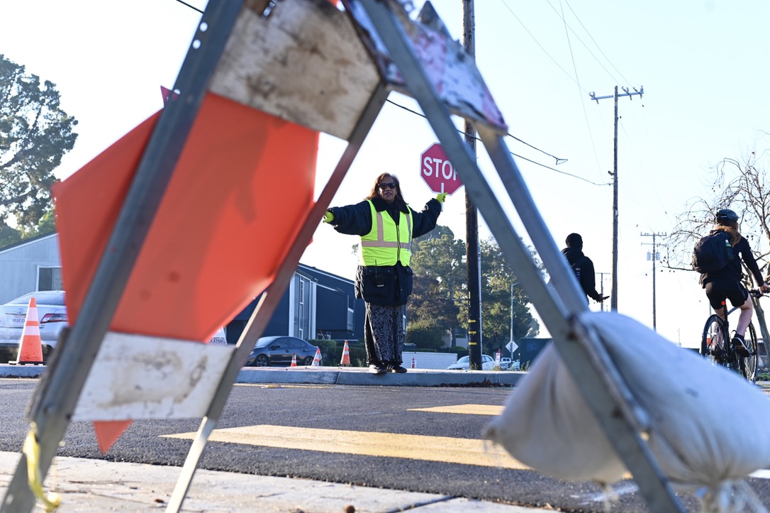 Crossing guard Frances Kahuanui-Johnson mediates the flow of traffic at the intersection of Central Ave and 3rd St on Jan. 15, 2026.